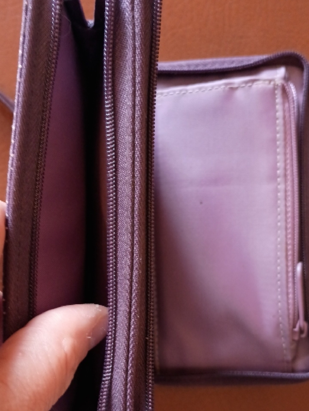 Thirty-one Plum White Polka Dot Wristlet Wallet with Clear ID Window - Picture 5 of 7